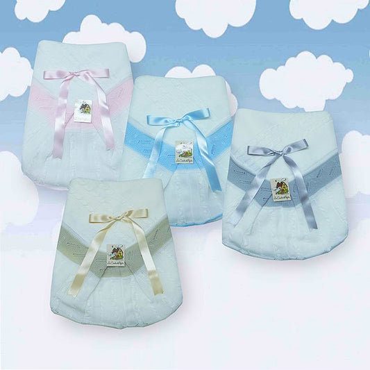 Toquilla de lana con volante