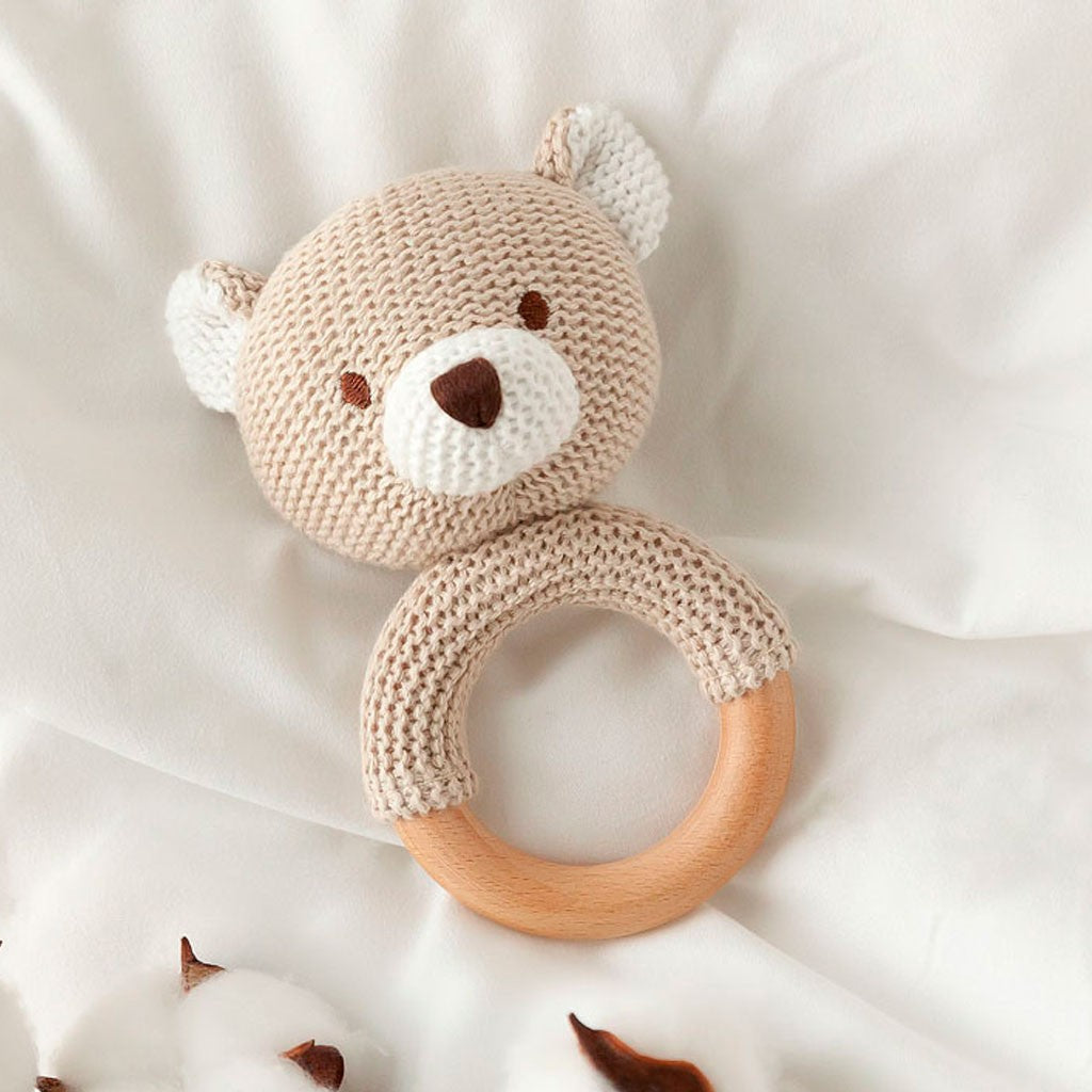 Mordedor-sonajero de madera de haya y osito algodón 100%