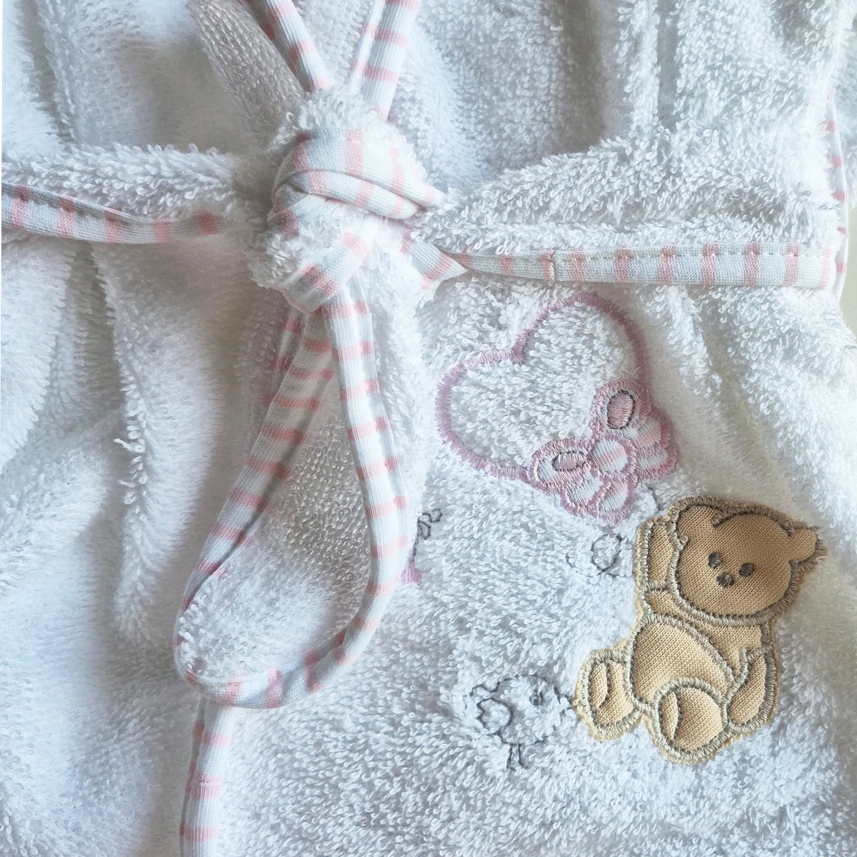 Albornoz oso corazon blanco/rosa (6 a 36 meses)