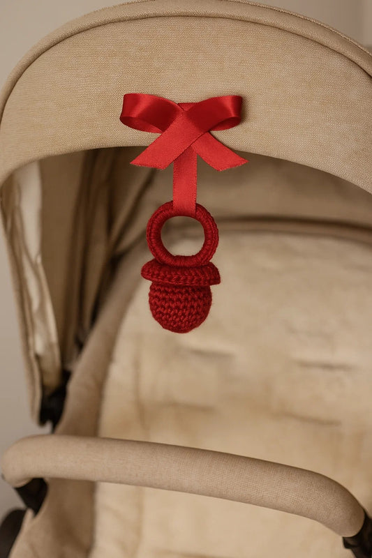 Chupete crochet rojo, amuleto para el mal de ojo