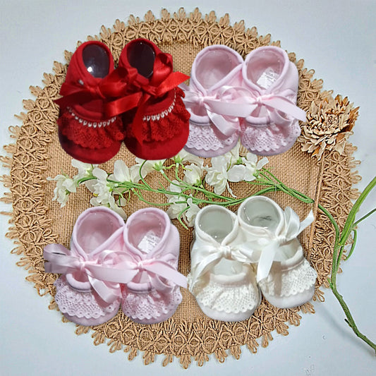 Patuco aterciopelado con puntilla