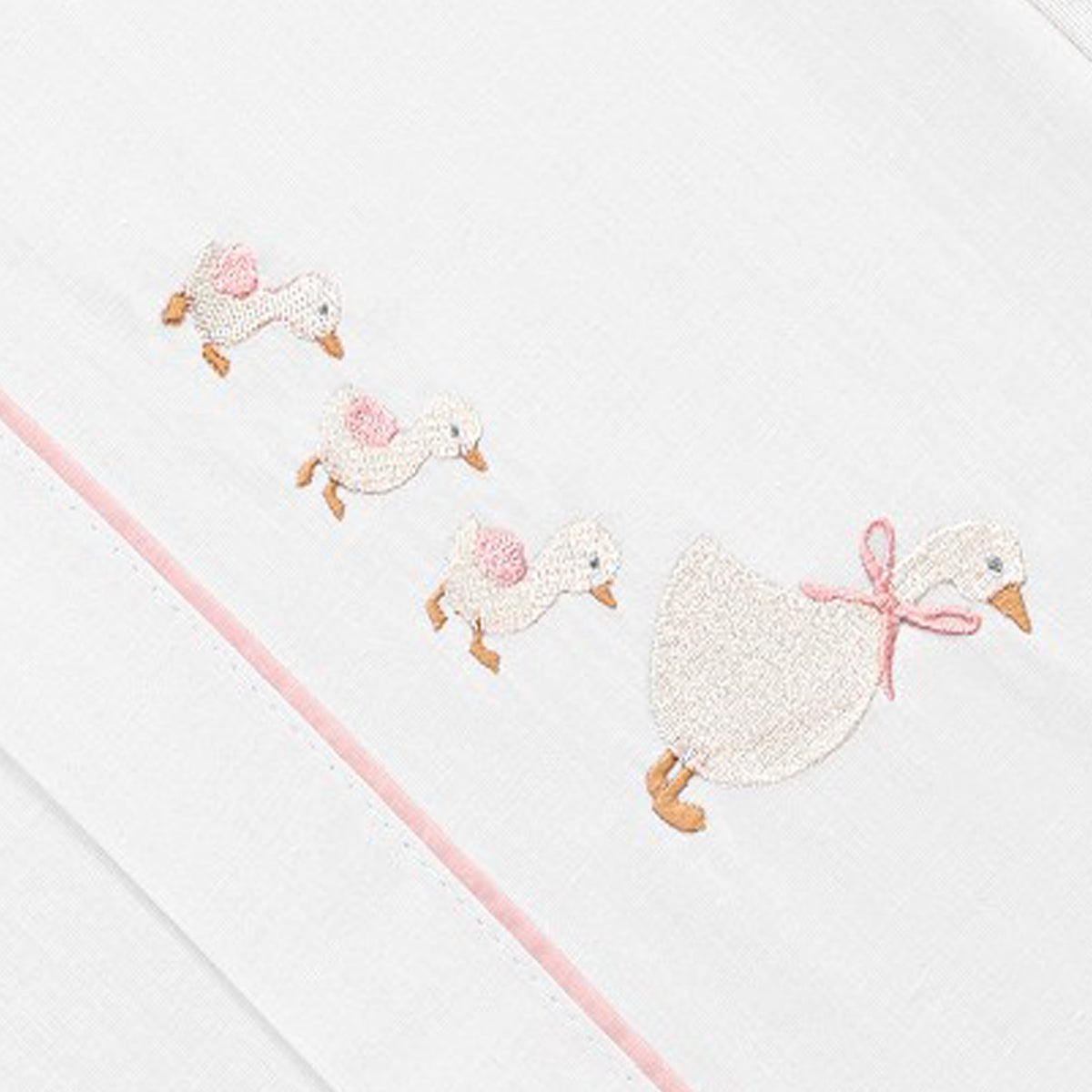 Triptico de cuna patitos
