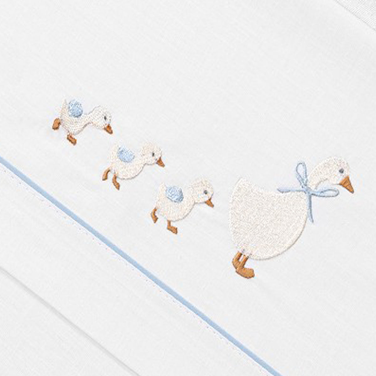 Triptico de cuna patitos