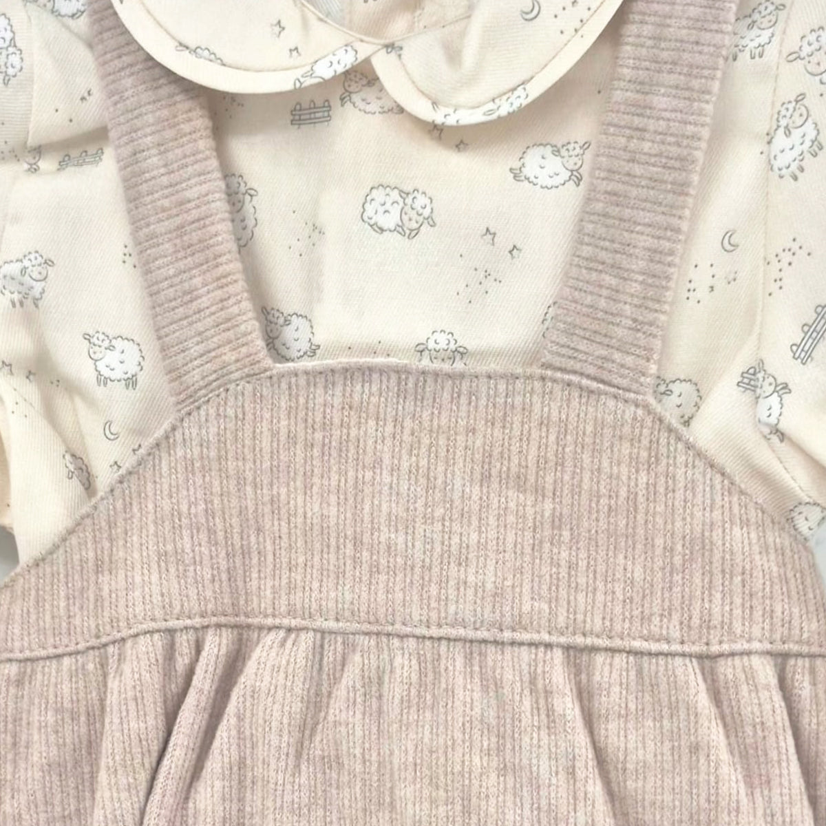 Conjunto peto beige (1 a 18 meses)