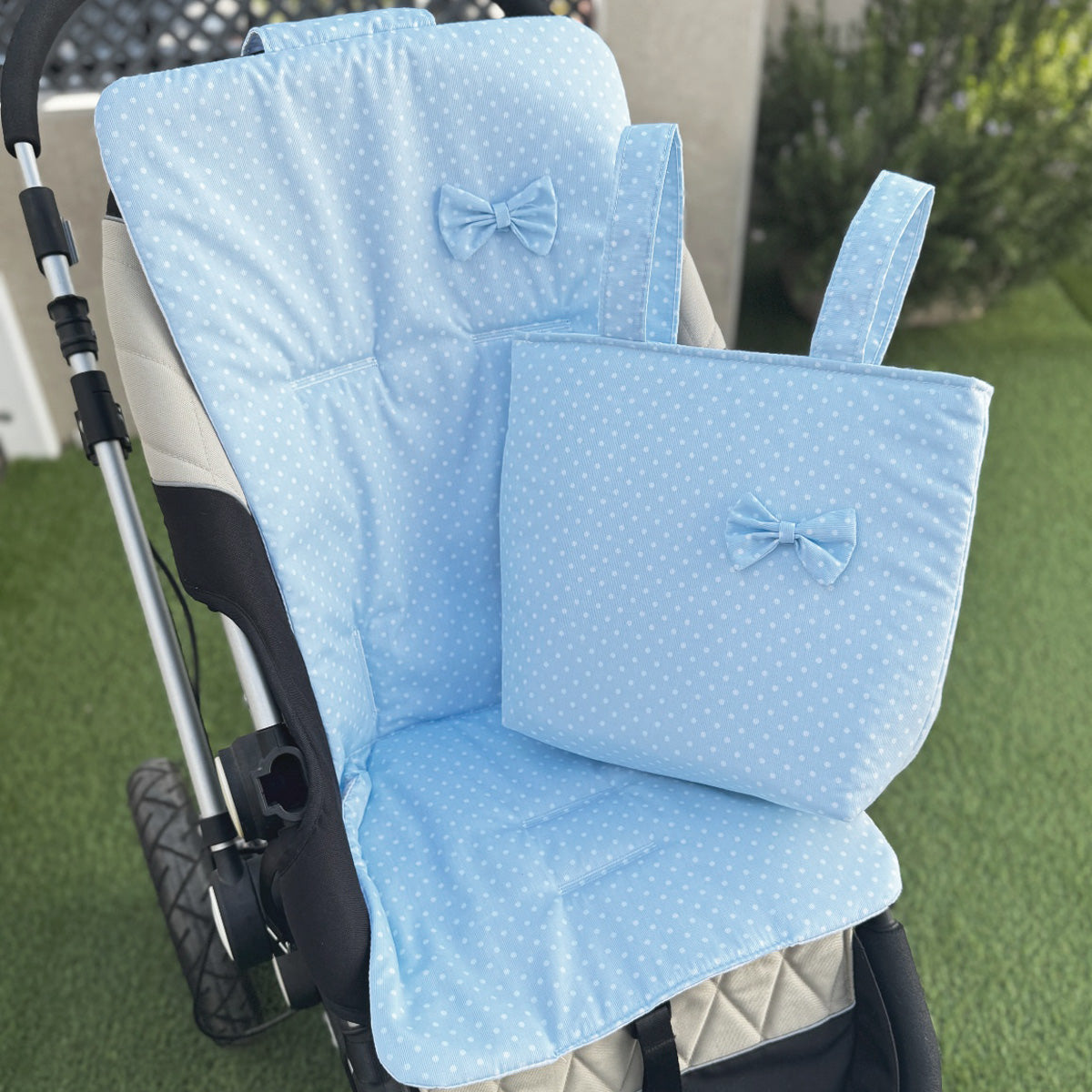 Set colchoneta + bolso panera celeste lunares