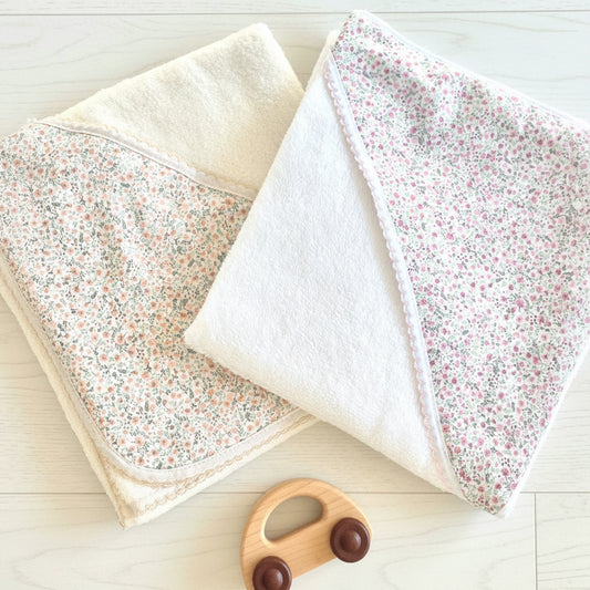 Capa de baño floreada (80x80cm)