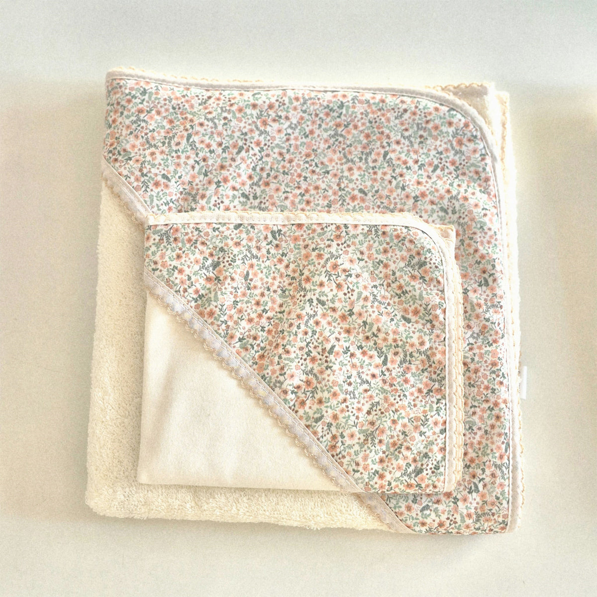 Capa de baño floreada (80x80cm)