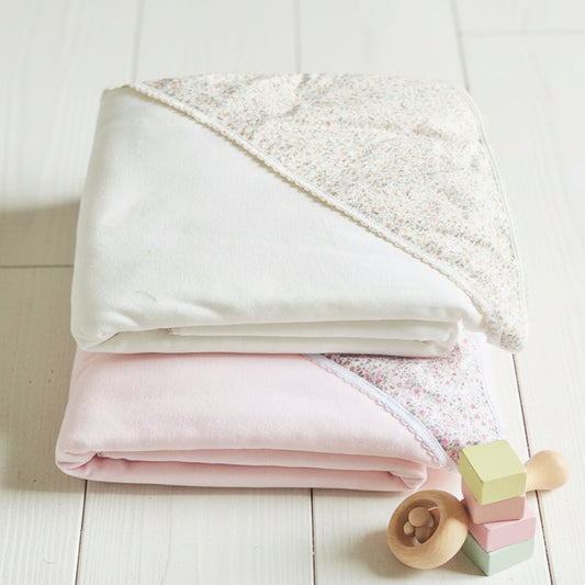 Manta acolchada floreada (80x85)