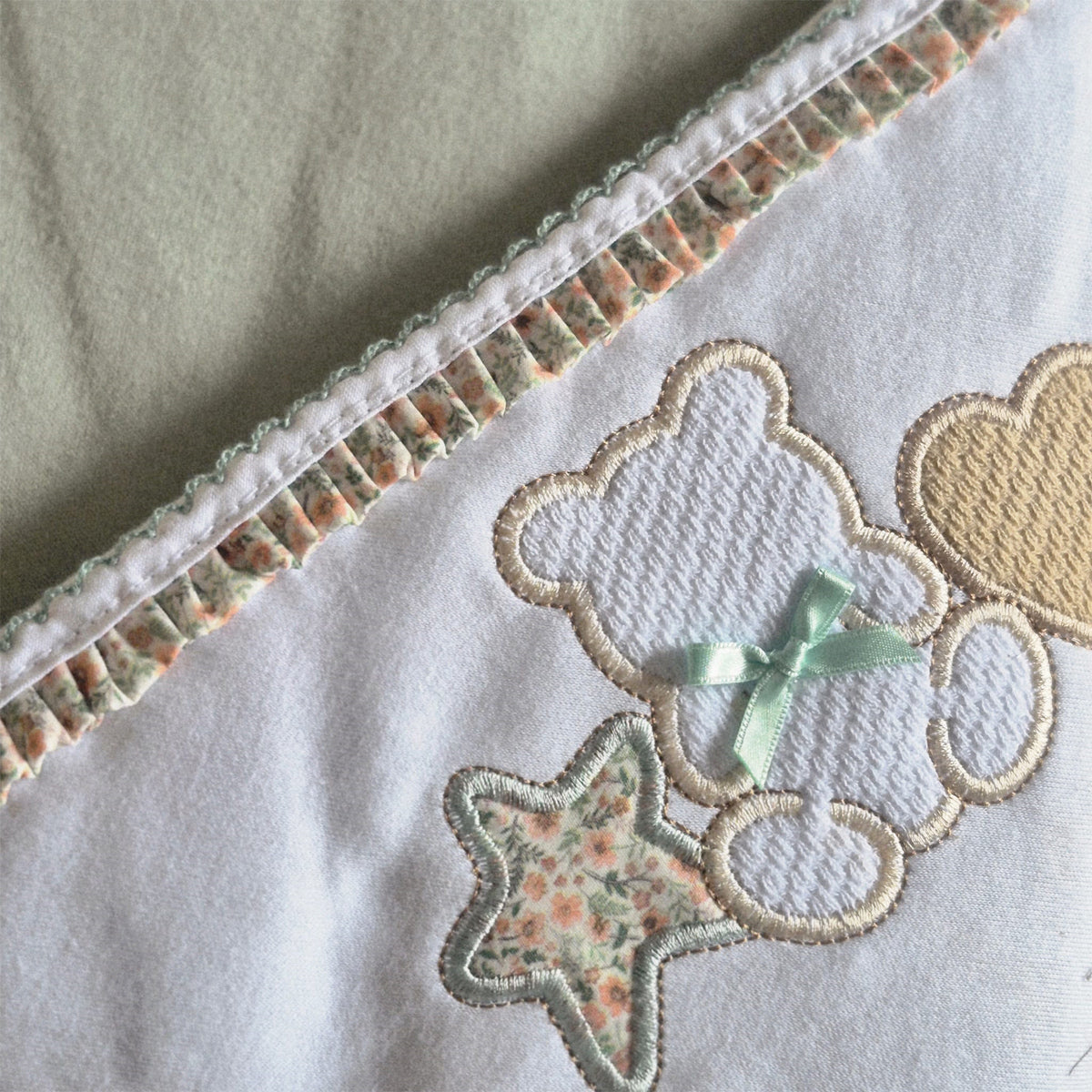 Manta acolchada oso estrella (80x85)