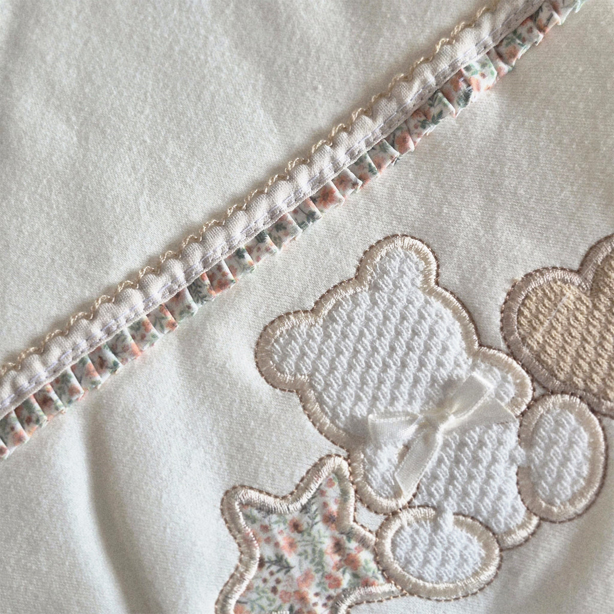 Manta acolchada oso estrella (80x85)